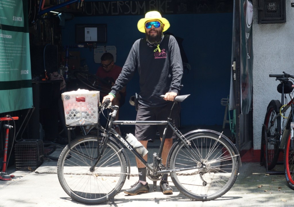 Alberto 7 patos y su Surly Long Haul Trucker 26″